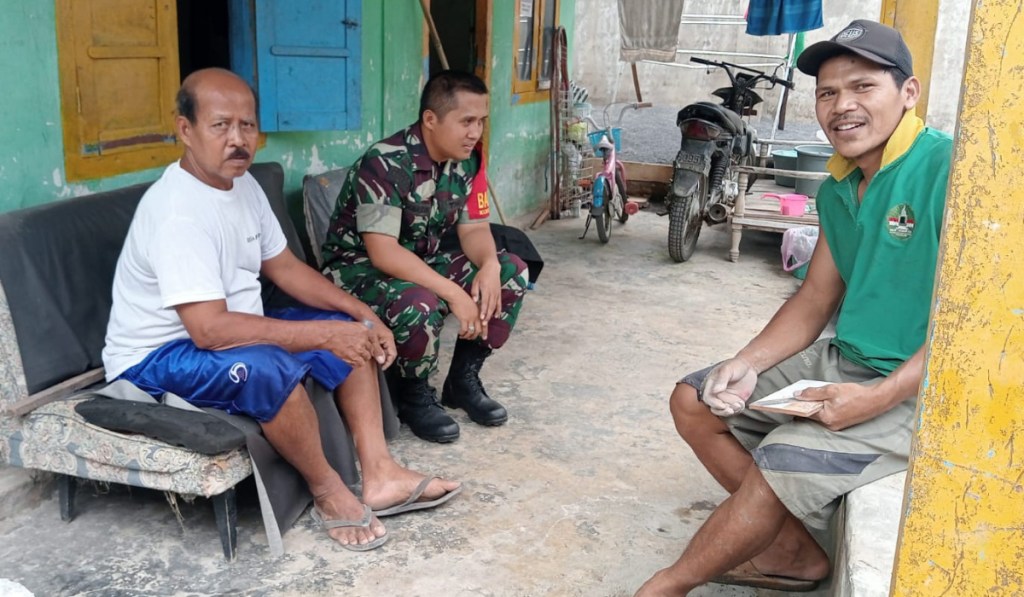 Komsos Babinsa Koramil 0827/19 Sapeken Ciptakan Situasi Yang Baik Di Desa&nbsp;Binaan