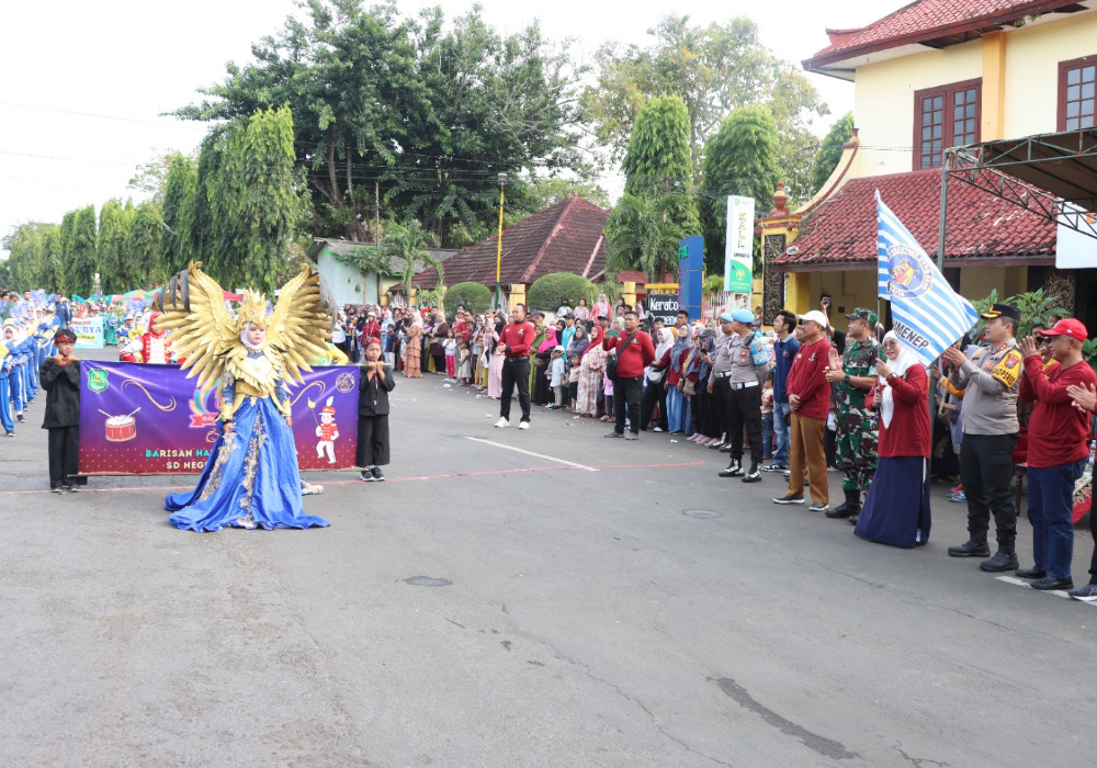 30 Tim Sekolah di Sumenep Meriahkan Lomba Drumband Dalam Rangka HUT Bhayangkara&nbsp;Ke-78
