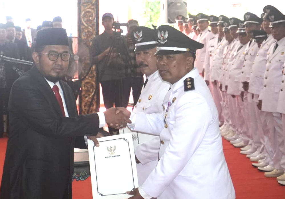 Bupati Sumenep Serahkan SK Perpanjangan Masa Jabatan&nbsp;Kades