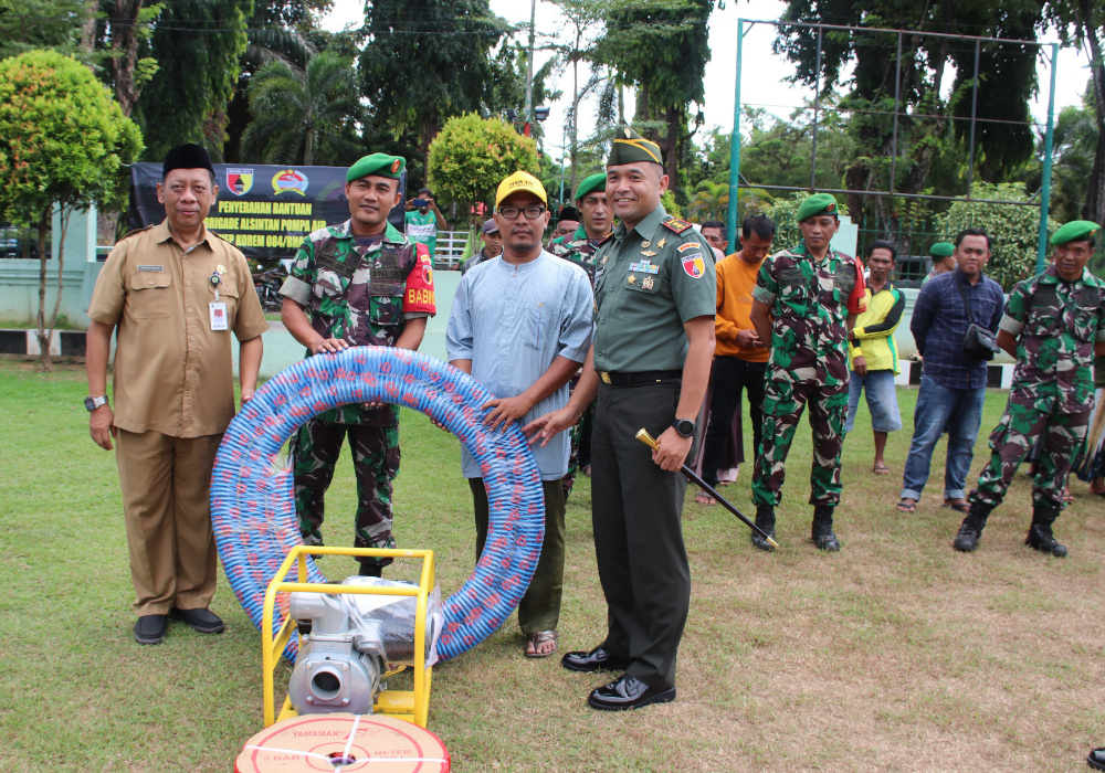 Kodim Sumenep Distribusikan 85 Pompa Brigade Alinstan Kepada Kelompok&nbsp;Tani