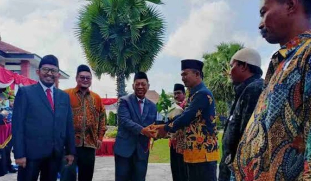 DKPP Sumenep Serahkan 25 Ribu Bibit Kopi Arabika kepada 2 Poktan