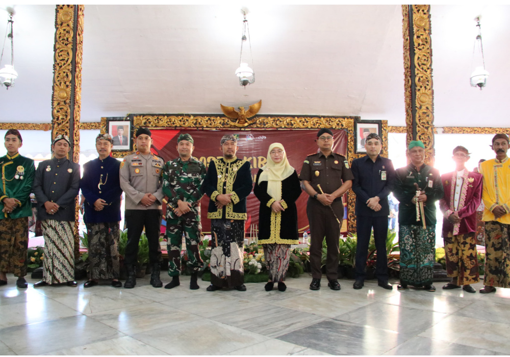 Dandim 0827/Sumenep Turut Apresiasi Prosesi Kirab Pengembalian Pusaka Keraton&nbsp;Sumenep