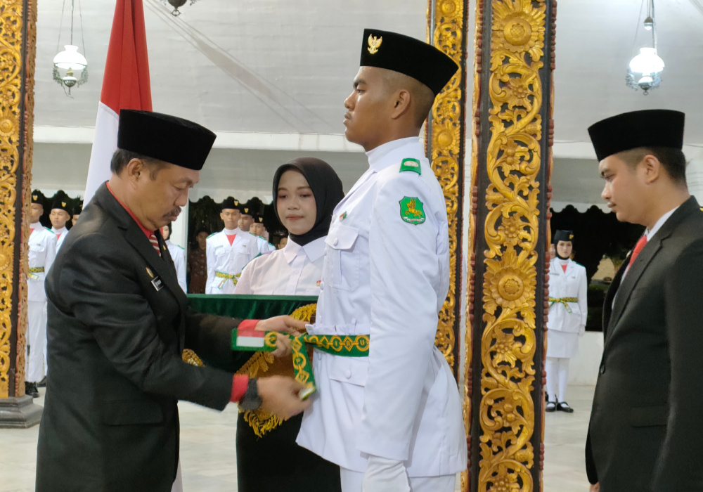 Sekdakab Sumenep Kukuhkan Paskibraka 2024