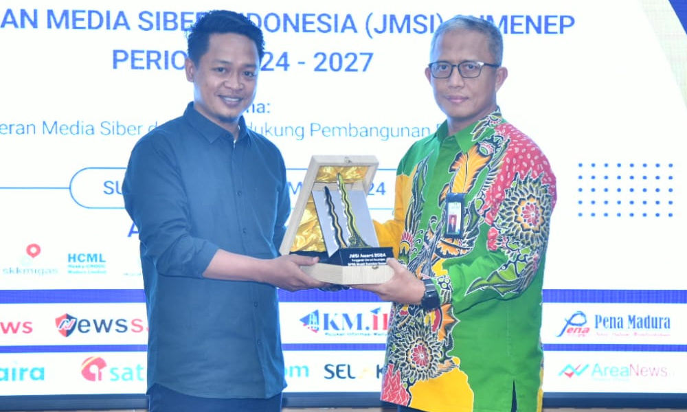 Dirut BPRS Bhakti Sumekar Raih Penghargaan JMSI Award 2024 Sebagai Penggerak Literasi&nbsp;Keuangan